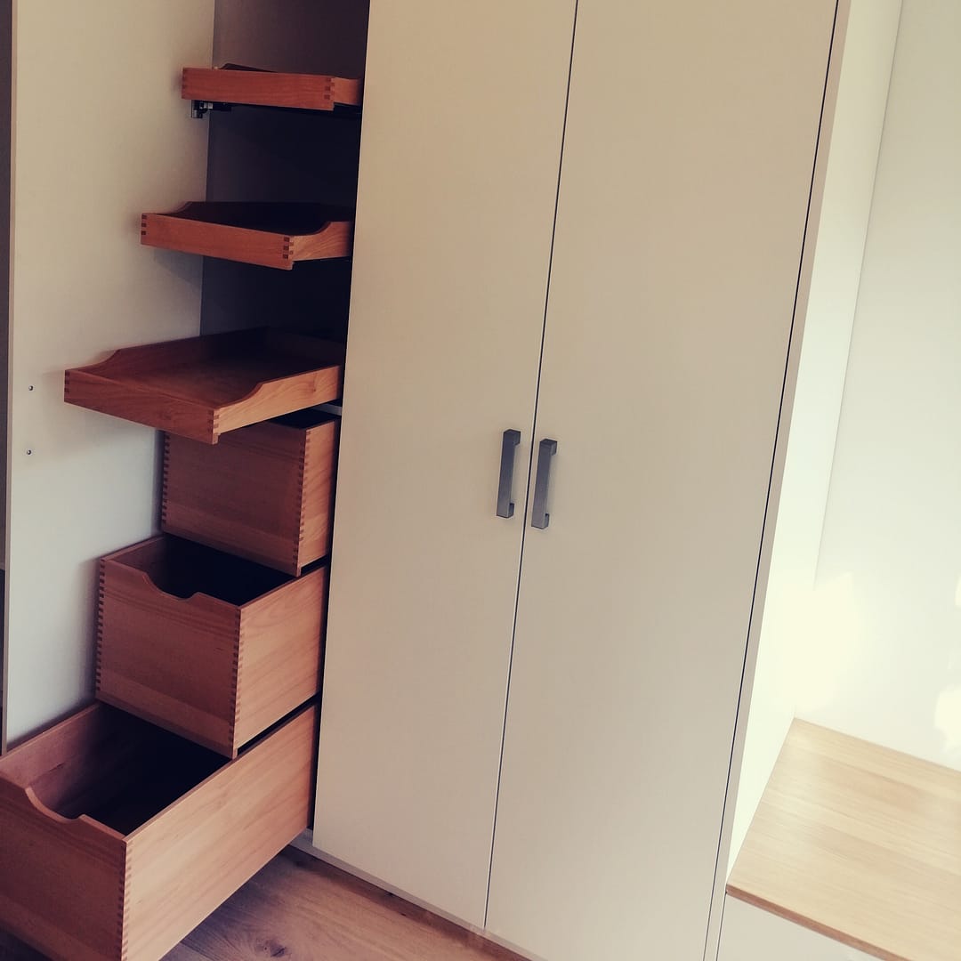 Schrank mit Schubladen Schrank mit Schubladen