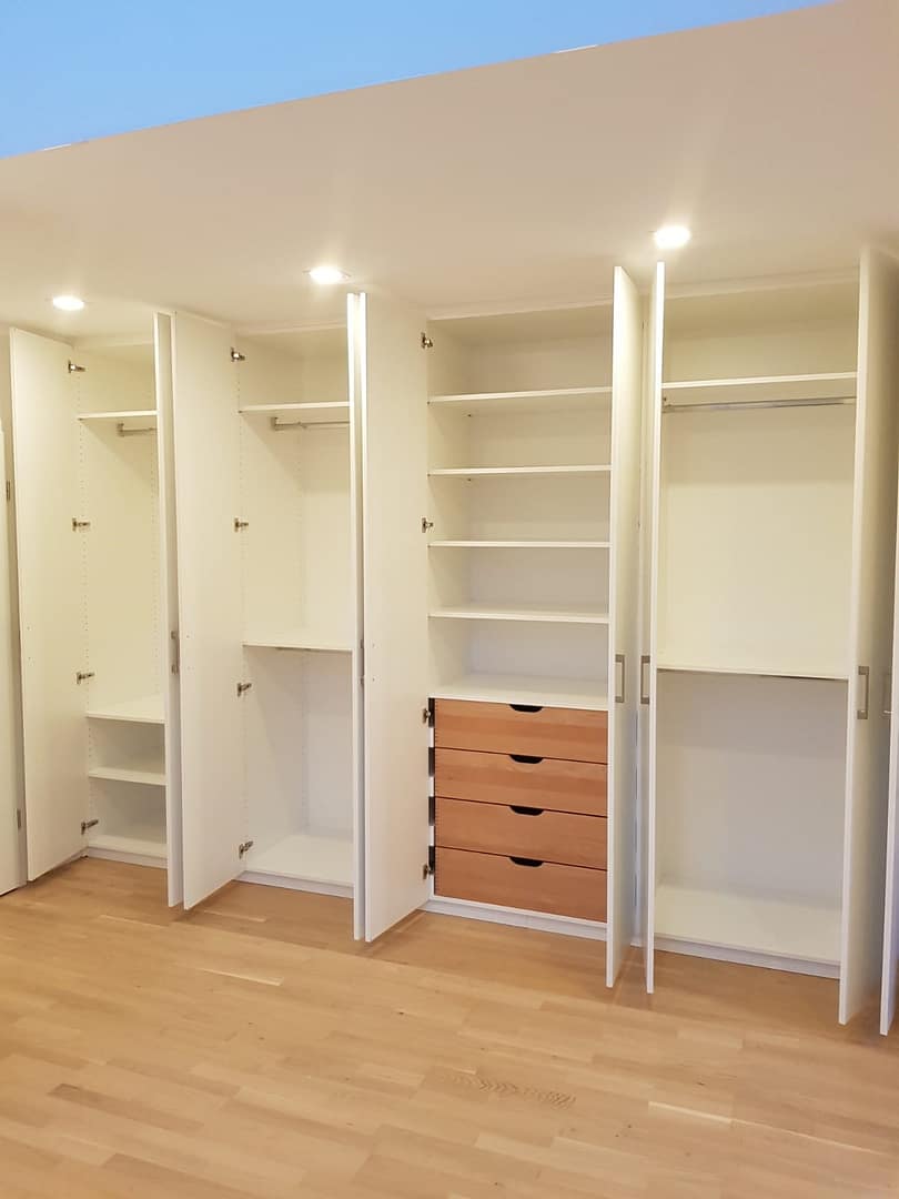 Kleiderschrank in Weiß Kleiderschrank in Weiß